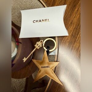 Chanel Beaute Gift with Purchase Gold Skeleton Key & Star Keychain. New in Box